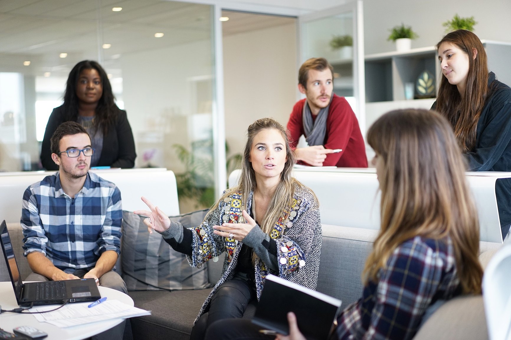 Les réunions sont essentielles à la bonne communication et au teambuilding. Les réunions sont essentielles à la bonne communication et au teambuilding.