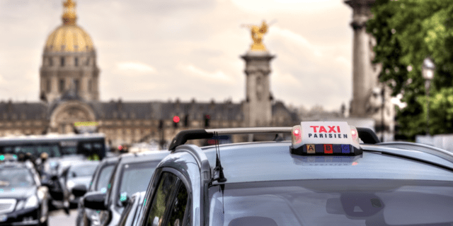 Comment se gère la TVA pour les notes de frais de taxi ?
